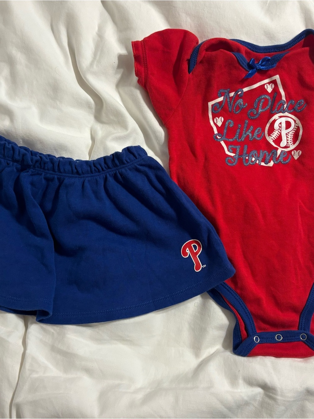 Philadelphia Phillies Bodysuit and Skirt Set - official MLB size 12-18m